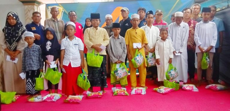 Rayakan HUT ke-4 Media HarianRadarcom Berbagi Santunan Anak Yatim di PP. Bani Ali Qowiyululum Assalafi