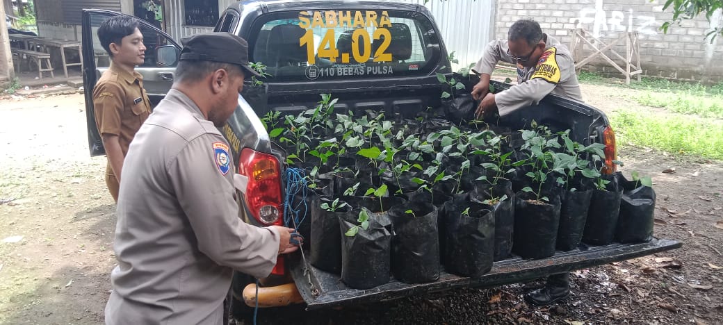 Bhabinkamtibmas Ngronggot Bersama Unsur Terkait Asistensi Peternakan Warga Dukung Ketahanan Pangan