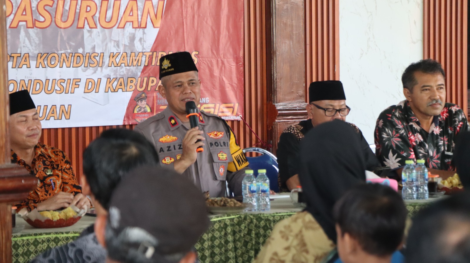 *Polres Pasuruan Gandeng Media Gelar Baksos di Jumat Curhat*