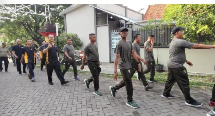 Sinergitas Tiga Pilar di Asemrowo, TNI-Polri dan Satpol PP Gelar Olahraga Bersama