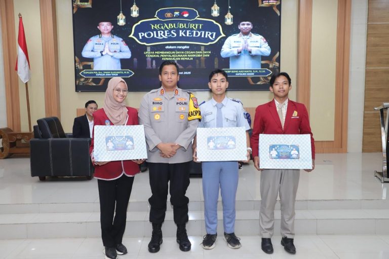 *Gelar Ngabuburit, Polres Kediri Ajak Pelajar Perangi Narkoba*