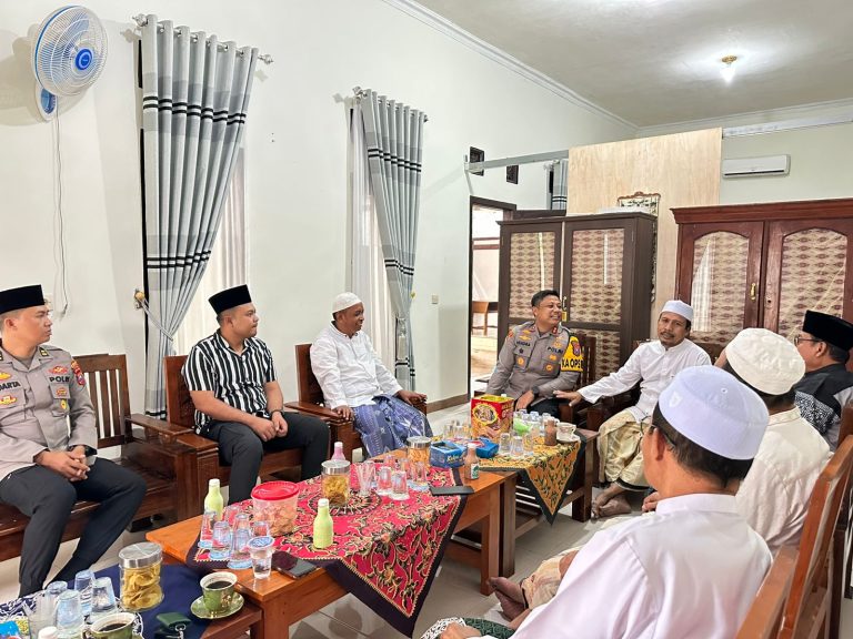 Bentuk Sinergitas, Kapolres Pamekasan Silaturrahmi Ke Ketua MUI Pamekasan 