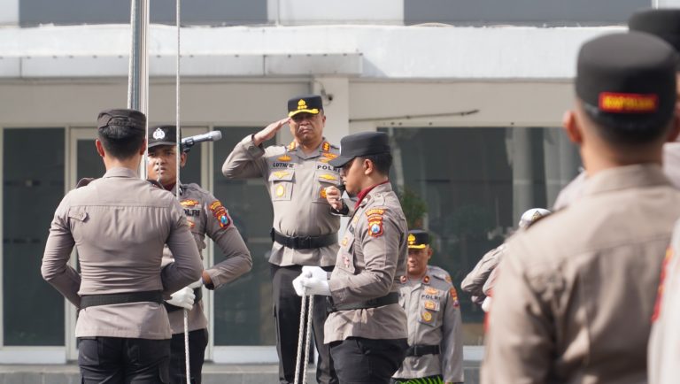 Kapolrestabes Surabaya Kombes Pol Luthfie Sulistiawan Pimpin Upacara Kesadaran Nasional di Tengah Ibadah Puasa