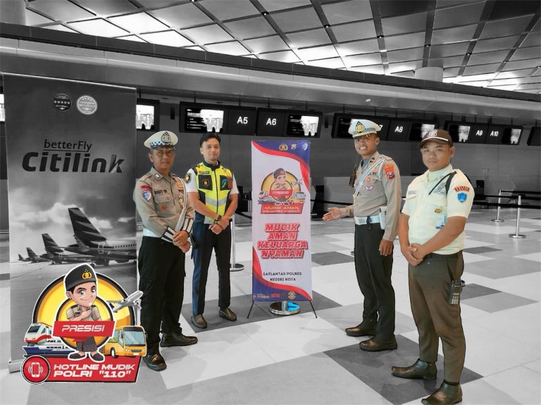 Polres Kediri Kota Pasang Banner dan Stiker “Mudik Aman Keluarga Nyaman” di Titik Strategis Terminal dan Bandara