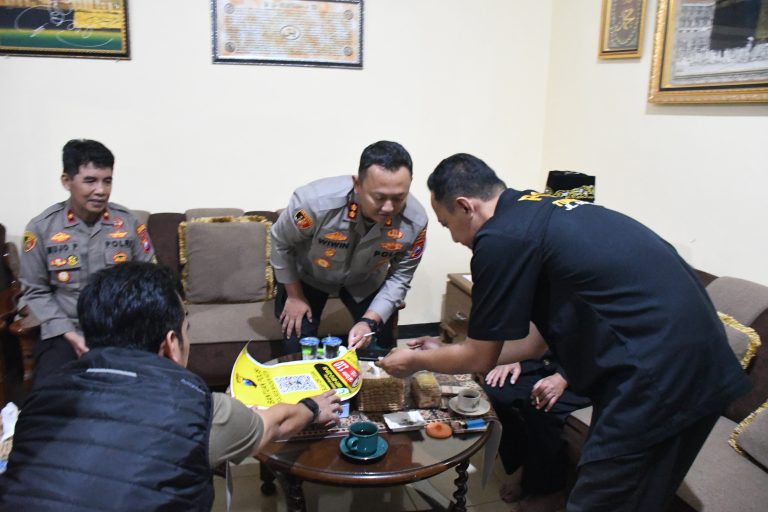*Polres Madiun Kota Jalin Kedekatan, Sosialisasikan Aplikasi Bantuan Polisi di PSHW*