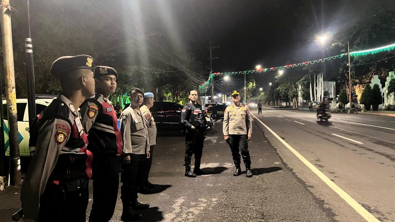 Polresta Banyuwangi Gelar Patroli Skala Besar Komitmen Beri Rasa Aman Masyarakat*