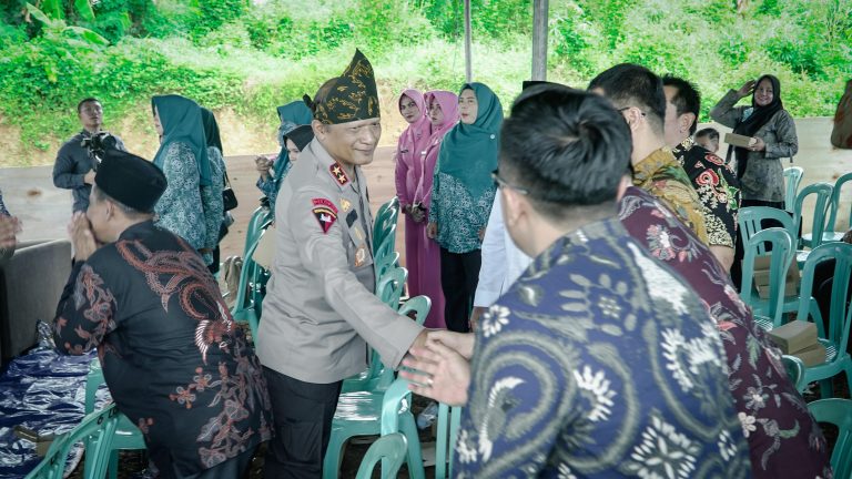 *Kapolda Jatim Kunjungi Pulau Bawean Resmikan Pembangunan Mapolsek Tambak*