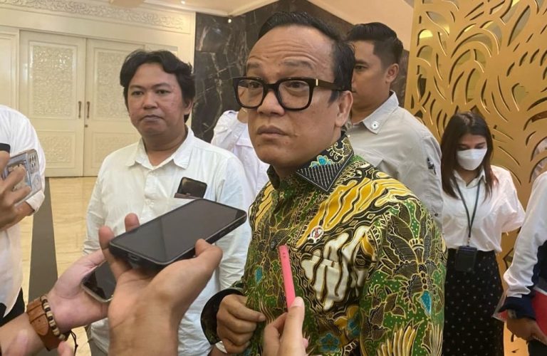 Wamenaker Apresiasi Kepolisian Bersama Pemkot Surabaya Tangani Kasus Tahan Ijazah Karyawan dan Segel Gudang Sentosa Seal*