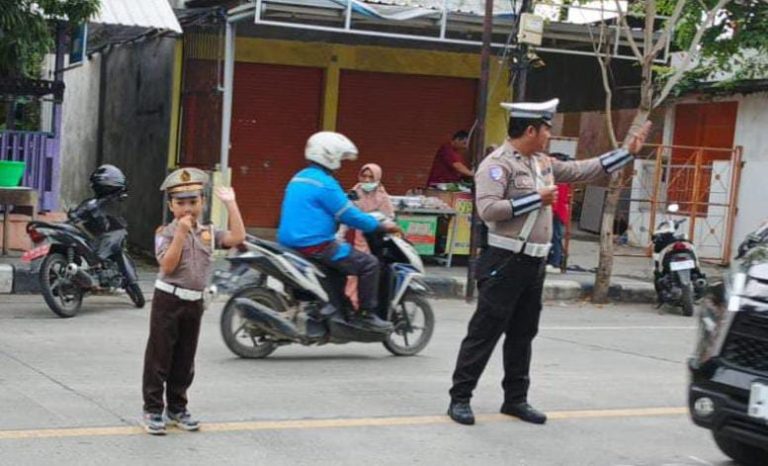 Satlantas Polres Sampang Berikan Materi Tentang Tertib Lalu Lintas Sejak Dini