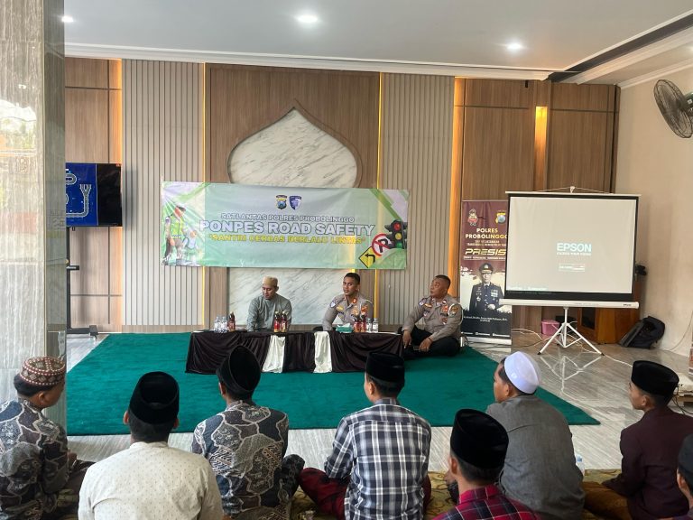Hardiknas Polres Probolinggo Beri Edukasi Santri Kenalkan Program Keselamatan Berkendara