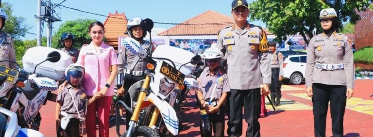 Kapolres Ngawi dan Ketua Bhayangkari Ikuti Konvoi Polsanak: Tanamkan Kedekatan Polisi dan Anak Sejak Dini