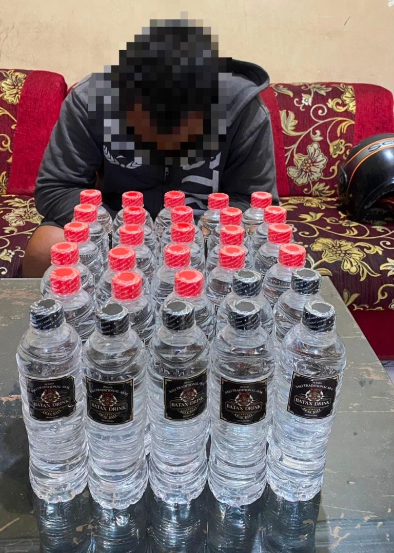 Patroli KRYD, Polres Kediri Kota Sita Ratusan Botol Miras dijual Via Online