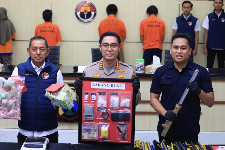Polda Jatim Berhasil Ungkap Peredaran Narkoba Jaringan Internasional 4 Tersangka Diamankan