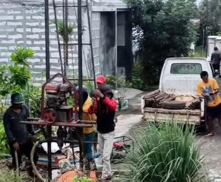 Hadapi Krisis Air, Warga Perumahan Pesona Suramadu Gotong Royong Bangun Sumur Bor