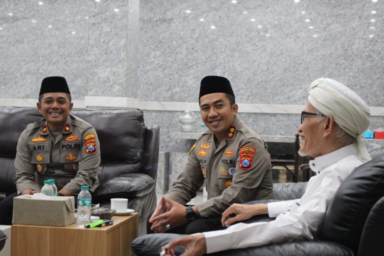 Perkuat Sinergi Ulama dan Kepolisian, Kapolres Pelabuhan Tanjung Perak Silaturahmi ke Yayasan Pondok Pesantren Miftachus Sunnah.