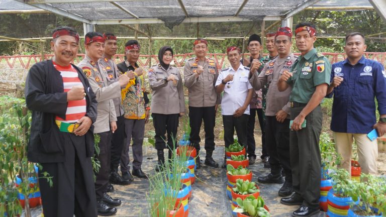 Dukung Ketahanan Pangan Desa Durbuk Jadi Kampung Terpadu Merah Putih, Tim Polda Jatim Lakukan Asistensi