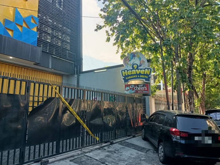 Polda Jatim Amankan Sejumlah LC dan Kasir, Karaoke 9 Heaven Disegel