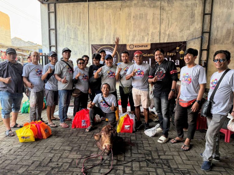 Jurnalis KOMPAK Solid Berkurban, Dua Sapi dan Tiga Kambing Dibagikan untuk Warga