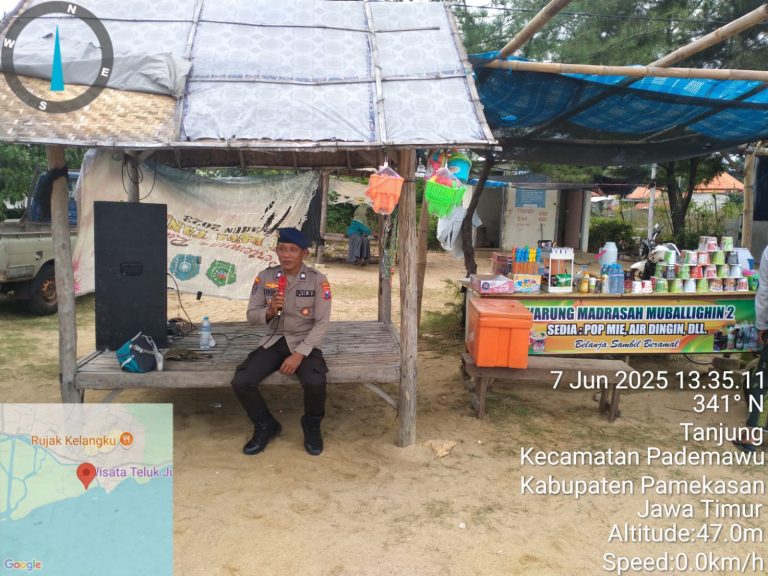 Sat Polairud Dan Polsek Pademawu Polres Pamekasan Kompak Tingkatkan Patroli dan Pengamanan di Pantai Wisata saat Libur Idul Adha 2025