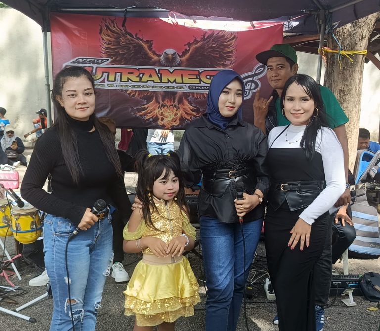 Suasana Gembira dan Meriah di Taman Hiburan Pantai Kenjeran, Penyanyi Dangdut Cilik Dinda Queensya dan Vanesha Sukses Memukau Penonton