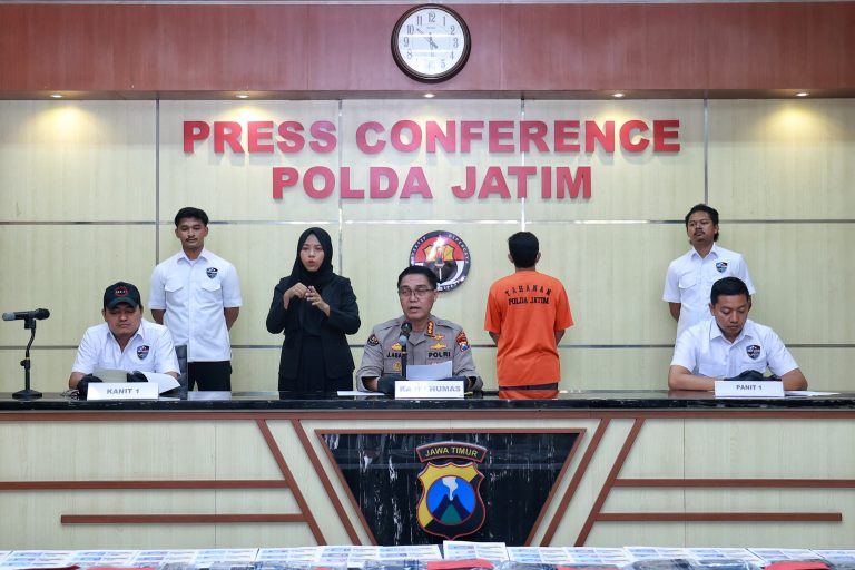 Jelang Hari Bhayangkara, Kapolri Ziarah ke Makam BJ Habibie hingga Hoegeng  