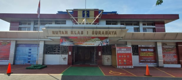 NERAKA DI BALIK RUTAN KELAS 1 SURABAYA!” — Warga Binaan Dijadikan ATM Hidup, Oknum Sipir Diduga Menjajakan Hukum dengan Harga