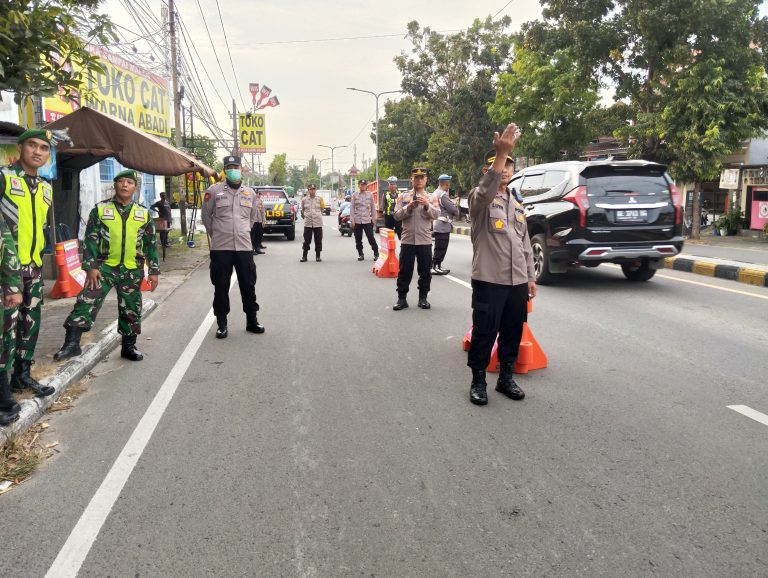 Sinergitas Polres Madiun bersama TNI Siagakan Ratusan Personel Jaga Kondusifitas Satu Suro
