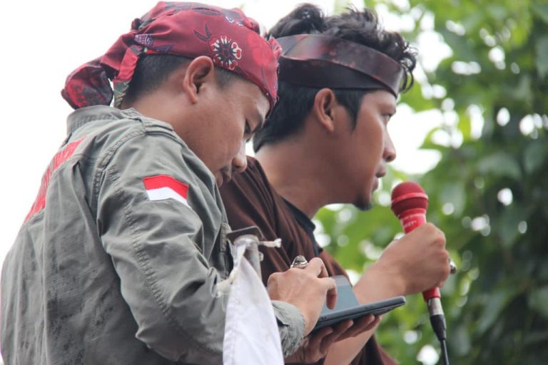 Kecewa Dengan Janji Busuk DPRD Jatim, AMI : Bakal Kubur Dengan Sampah