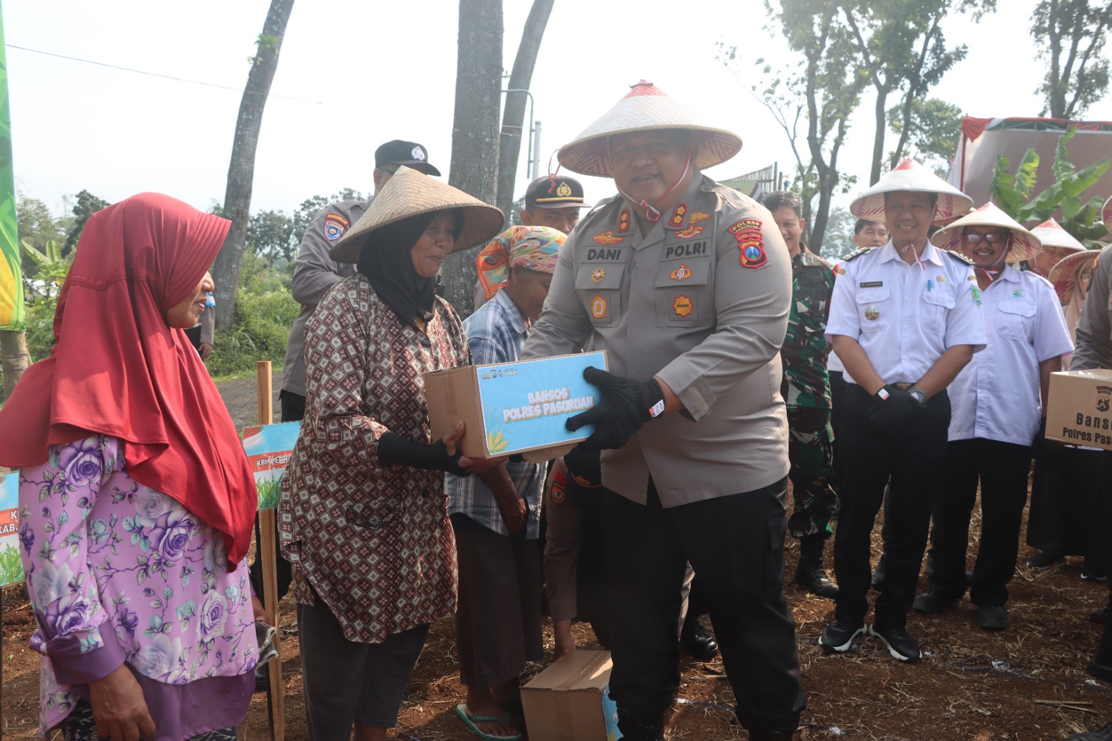 Kolaborasi Untuk Swasembada : Polres Pasuruan Tanam Jagung Serentak di Lahan Perhutanan Sosial  