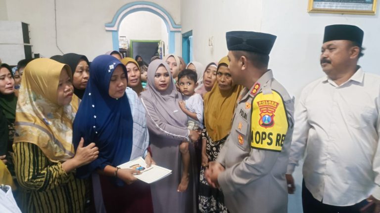 Kapolres Probolinggo Sambangi Rumah Duka Sampaikan Bela Sungkawa pada Keluarga Korban Penembakan di Papua