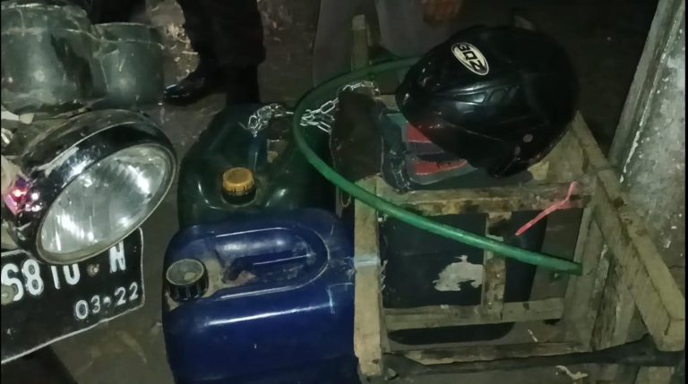 Polisi Berhasil Ungkap Penimbunan BBM di Jember, 8 Orang Diamankan