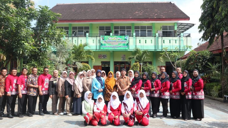 Wujudkan Sekolah Hijau, DLH Jatim Verifikasi Calon Adiwiyata di Kabupaten dan Kota Blitar