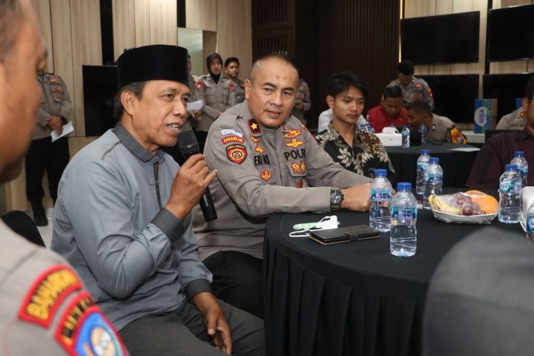 Jalin Sinergi, Polres Pelabuhan Tanjung Perak Ajak Tiga Pilar Masyarakat dalam Jumat Curhat untuk Jaga Kamtibmas