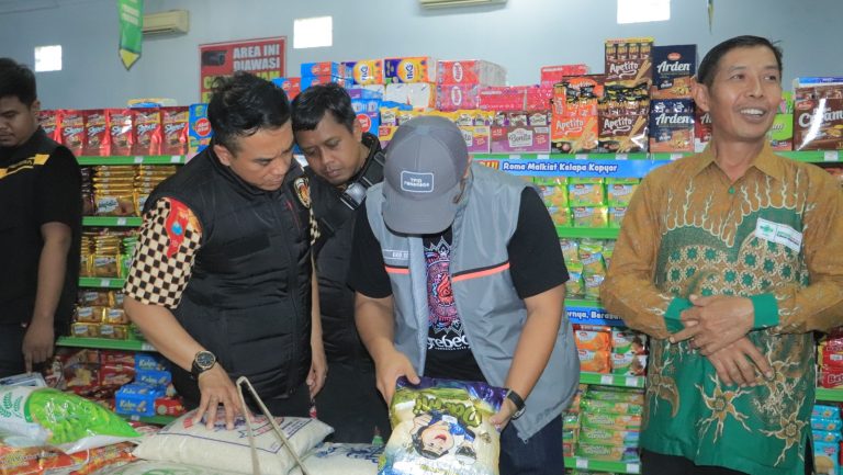 Lindungi Konsumen, Polres Ponorogo Bersama Instansi Terkait Lakukan Pengecekan Kualitas Beras