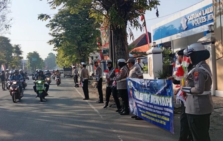 Merah Putih di Jalanan Jember: Polisi Ajak Warga Sambut HUT RI ke – 80 Gelorakan Semangat Nasionalisme