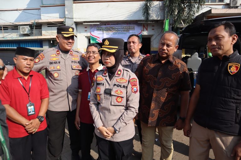 Gerakan Pangan Murah: Polres Tanjung Perak Sukses Salurkan Beras di Lima Titik”