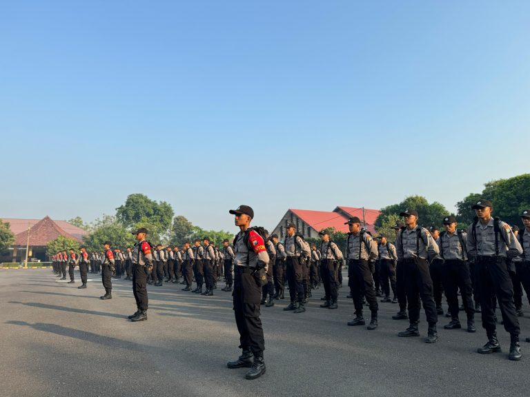 Serasa di Akademi Internasional, Komando ‘Roll Call Begin!’ Menggema di Apel Siswa Bintara SPN Polda Jatim*