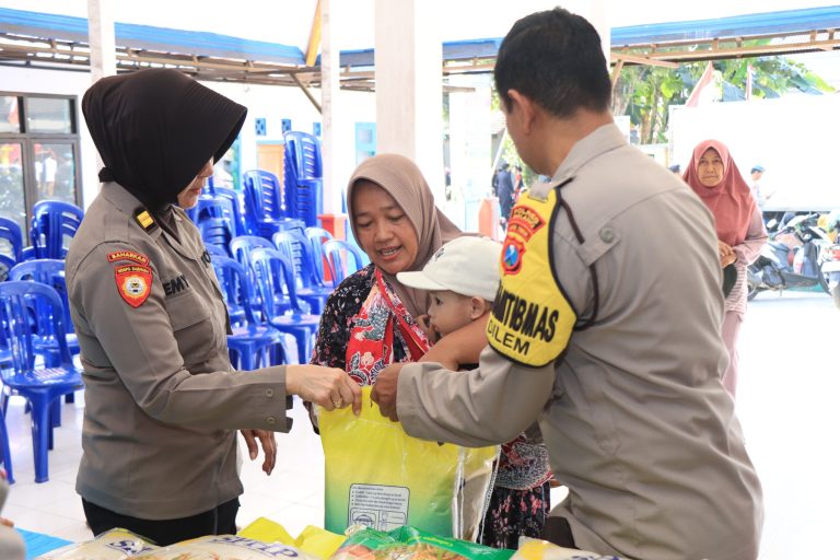 Dukung Stabilitas Harga Pangan Polres Malang Gelar Bazar Murah Warga Sambut Antusias