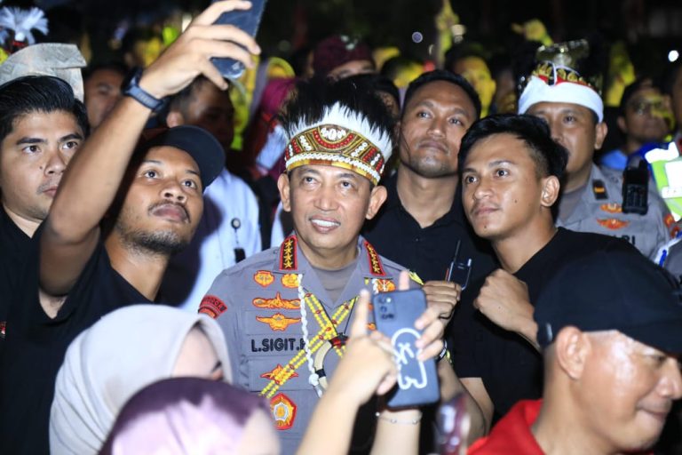 Kehangatan Kapolri di Tengah Semarak Panggung Rakyat Bundaran HI