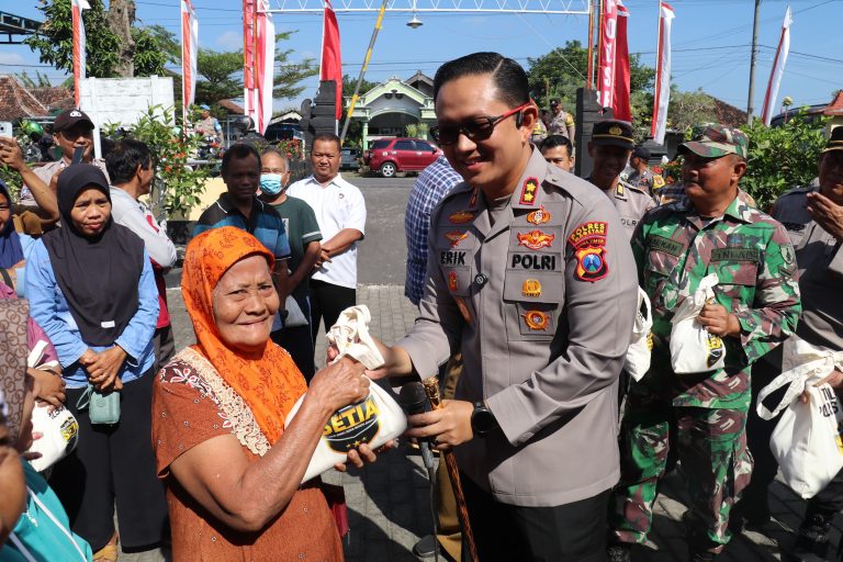 Polres Magetan Kembali Gelar Gerakan Pangan Murah di 4 Kecamatan Warga Full Senyum