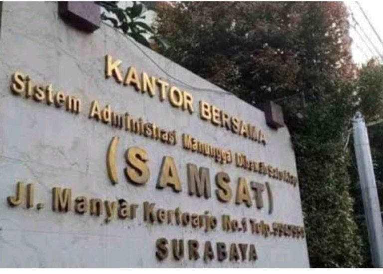 Gak Bahaya Tha? Samsat Manyar Jadi Ladang Basah Calo, Bisnis Ilegal Makin Subur