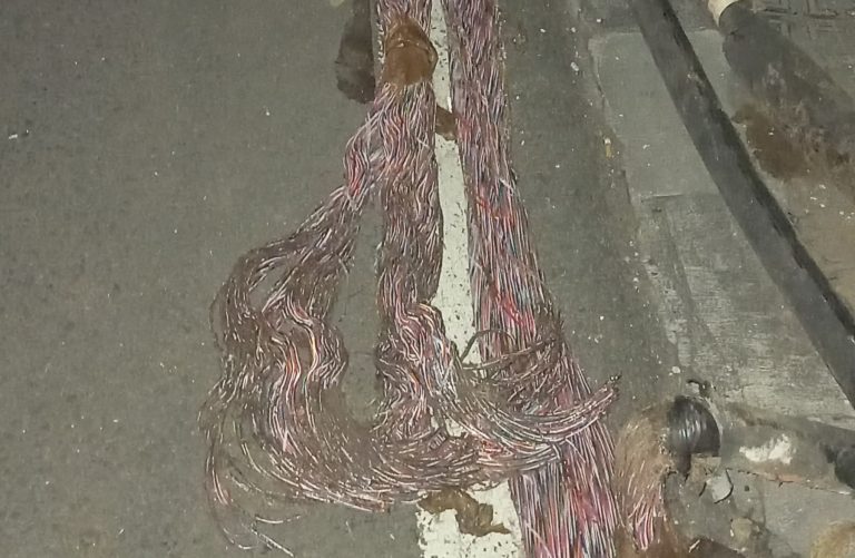 Pengambilan Kabel Tembaga di Kota Batu Diduga Ilegal, Mandor Enggan Perlihatkan Dokumen Lengkap