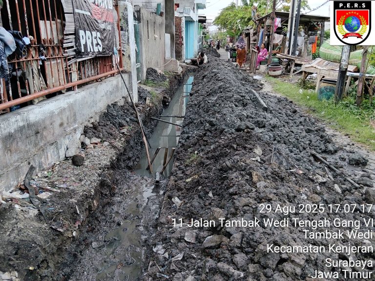 CV Rebecca Berkah Jaya diduga sunat Anggaran Proyek Pemasangan Saluran Air di Tambak Wedi Tengah 5 Surabaya 
