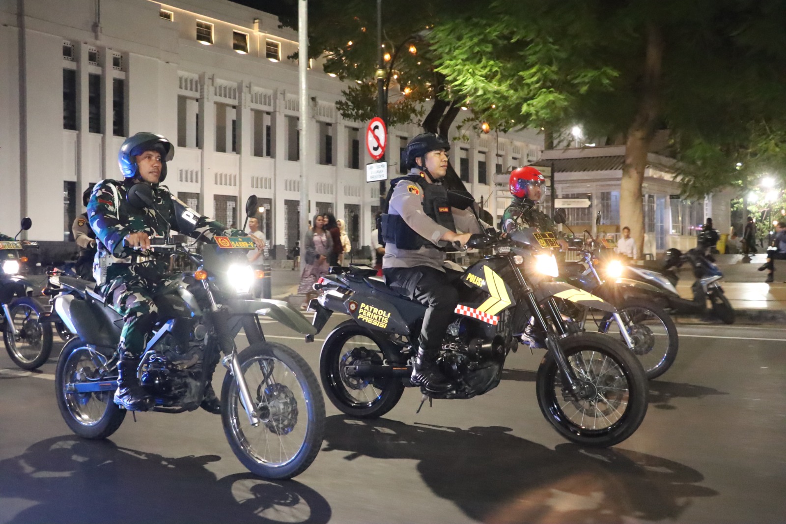 Ciptakan Rasa Aman, Polres Pelabuhan Tanjung Perak Gelar Patroli Gabungan TNI-Polri 