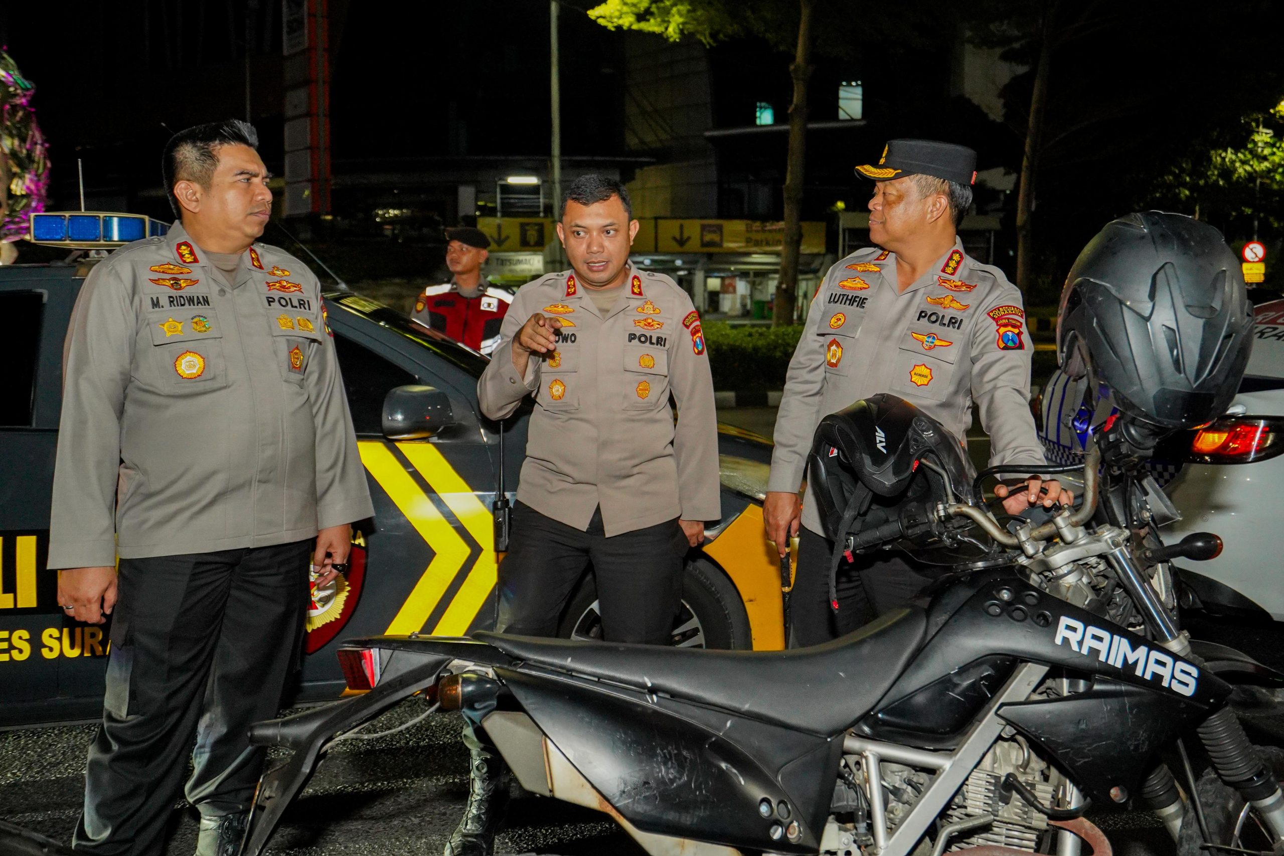 Patroli Skala Besar: Kapolrestabes Surabaya Pastikan Malam Kota Tetap Kondusif