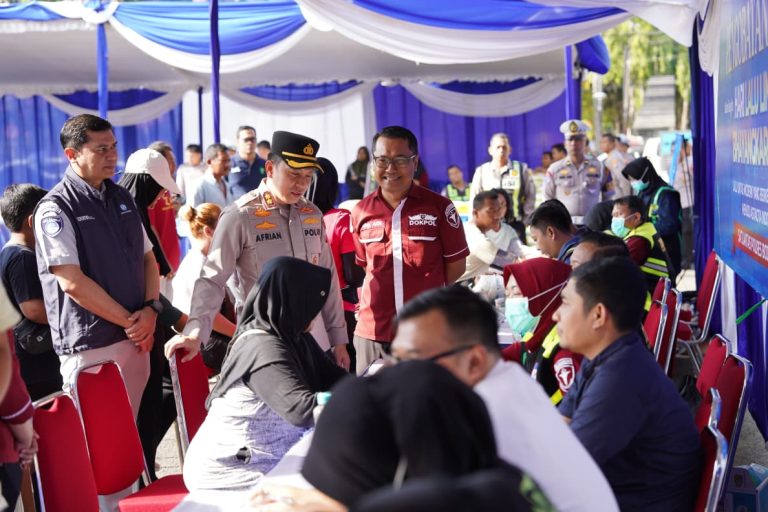 Sambut Hari Lalu Lintas Bhayangkara ke-70, Polres Bojonegoro Gelar Pasar Murah dan Donor Darah