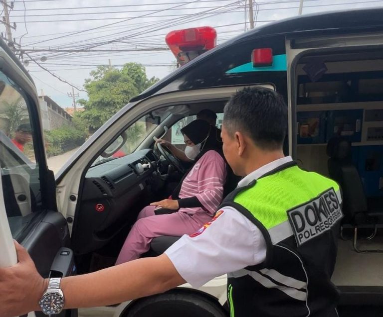 Loyalitas Tanpa Batas Ambulans Gratis Polres Gresik Bantu Warga*