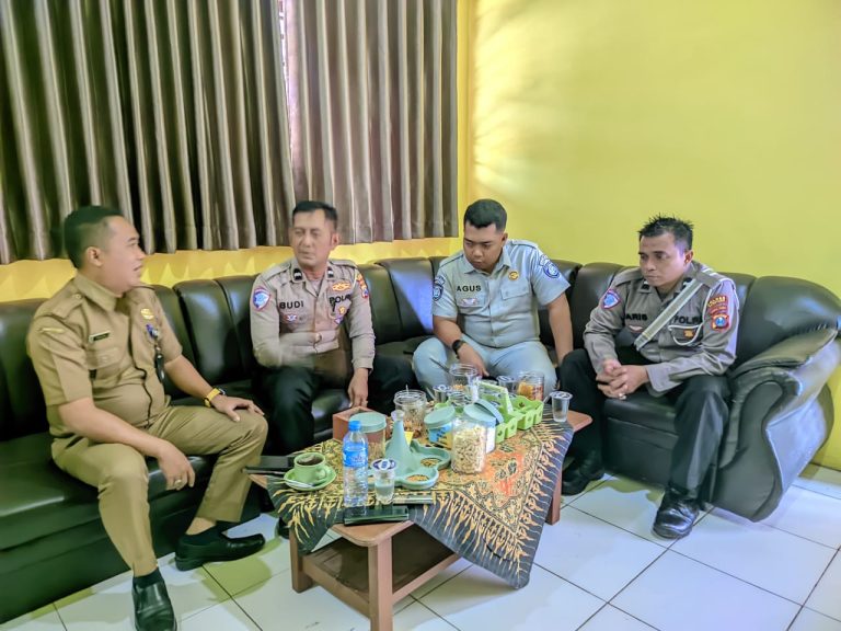 Satlantas Polres Sampang Giat Sosialisasi Tertib Berlalu Lintas di SMK Negeri 1 Jrengik