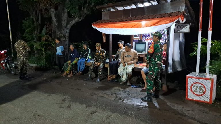 Polsek Wonorejo Gandeng TNI dan Banser, Sambangi Pos Kamling untuk Cipta Kamtibmas