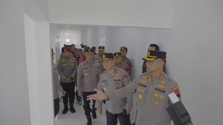 Libatkan Warga Sekitar, Wakapolri Sebut SPPG Polri di Gedawang Sebagai Bukti Kepedulian Polri Pada Masyarakat